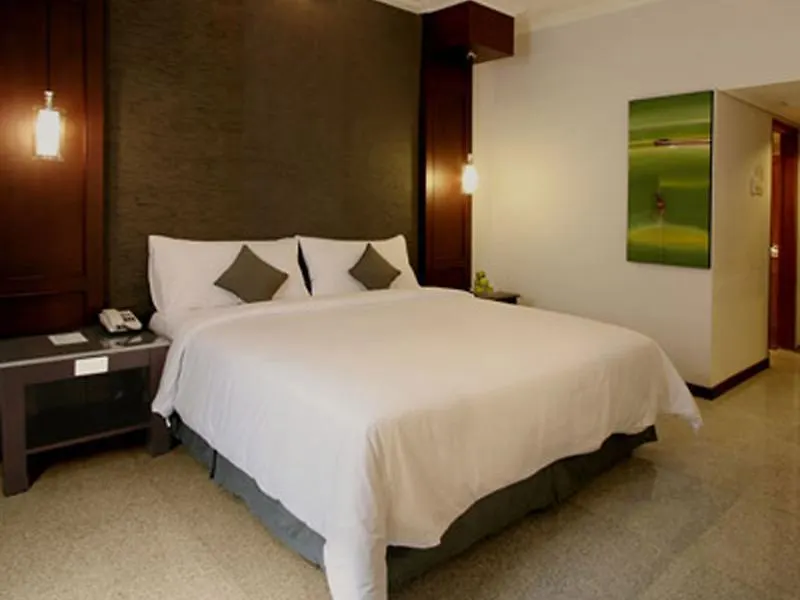 Famous Hotel Kuta Formerly Permata Kuta Hotel