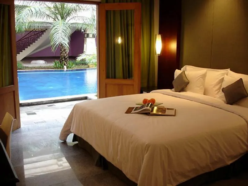 Famous Hotel Kuta Formerly Permata Kuta Hotel